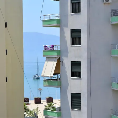 Seafront Serenity Apartment *